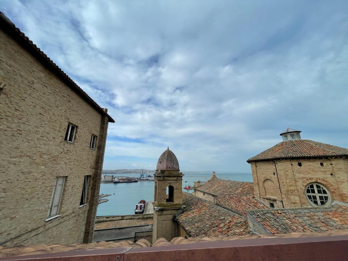 B&B Aganita Ancona Bagian luar foto